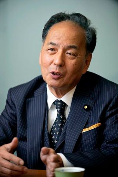 浅田均（あさだひとし） 1950年大阪市生まれ。大阪府議会議員、大阪府議会議長、日本維新の会政調会長を経て、現在、日本維新の会参議院議員会長。著書に『大阪維新 チーム橋下の戦略と作戦』（共著）がある（撮影：梅谷秀司）