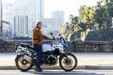 BMWモトラッドのGSシリーズの最新作「R1300GSアドベンチャー」（写真：三木宏章）