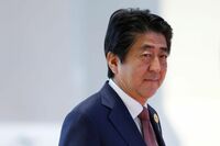 ｢デフレから脱却しつつある｣､安倍首相発言 金融政策の効果徐々に波及
