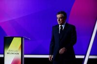 パリ銃撃事件､フランスの大統領選に影響　 フィヨン元首相らが21日の遊説中止を決定