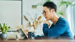 動画作成のノウハウはないし､忙しくて時間も取れない…だけど｢情報発信で副業｣を始めたい人"一択のメディア"は?