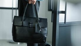 やはりレザートートバッグがビジネスで使える訳 メンズが30代で立ち返るべきは王道の一手
