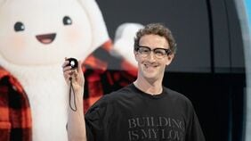 見た目はあの｢たまごっち｣にそっくり…メタがAIアシスタント専用の手のひらサイズ端末｢Muse Charm｣を発表