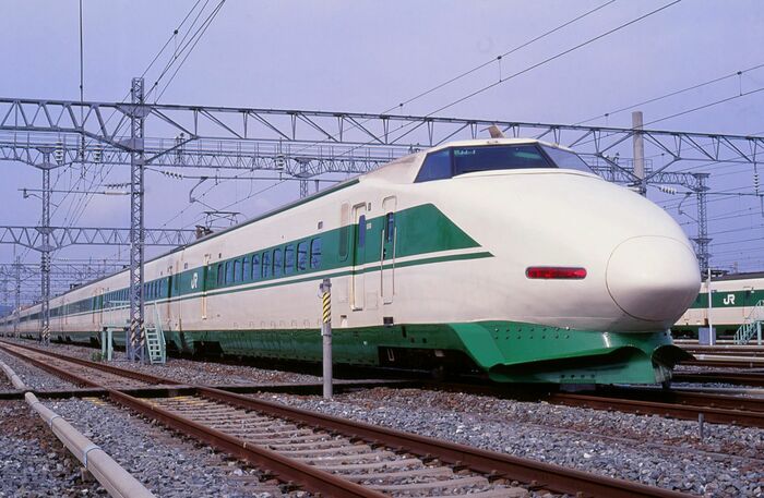 東北新幹線200系にも2階建て車が連結された