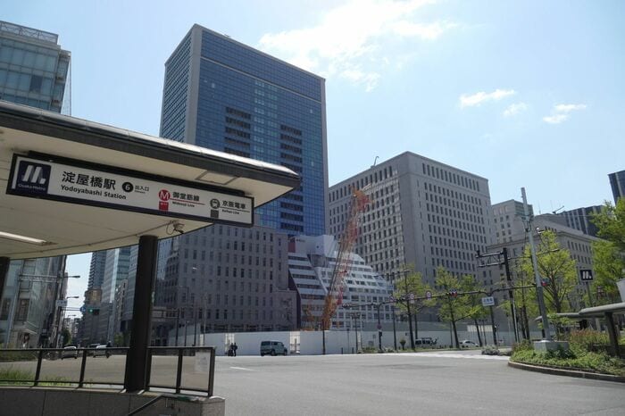 淀屋橋交差点。画面奥が東地区