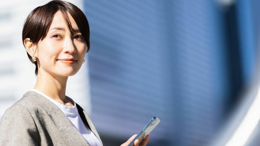 30日で「スマホ断ち」を達成するために必要な心得について解説します（zon／PIXTA）