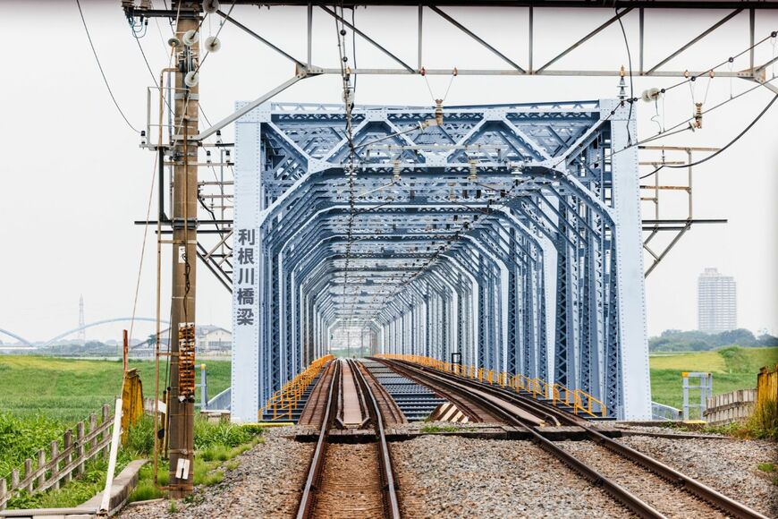 利根川を渡る。利根川は埼玉県と群馬県の県境であることが多いが、ここではまだ県境は跨がない（撮影：鼠入昌史）