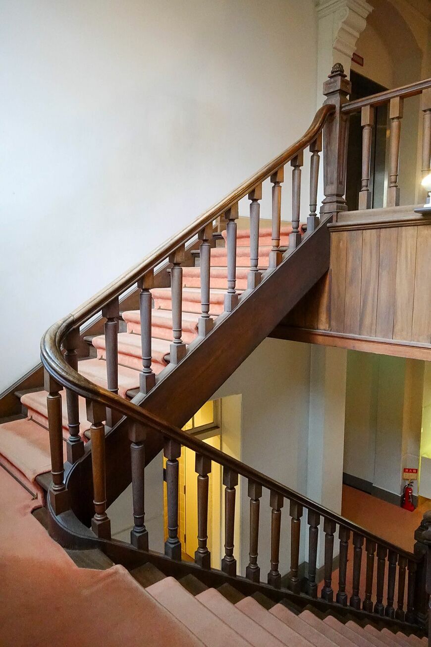 旧近衛師団司令部の階段