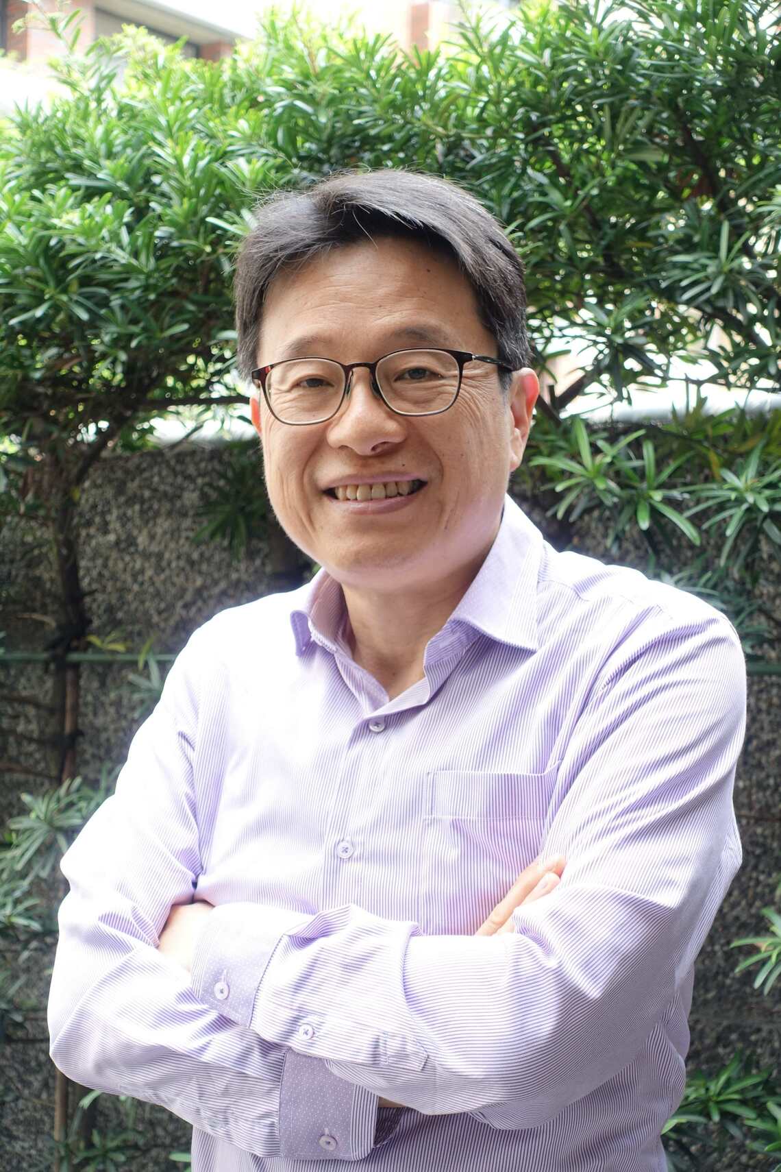 リン・ホンウェン 大手経済紙『経済日報』記者やビジネス誌『今周刊』副編集長などを務め、台湾メディアにおいてハイテク・バイオ産業の取材に長年携わってきた。3月に上梓した『TSMC 世界を動かすヒミツ』（原題＝晶片島上的光芒）の他に、韓国サムスン電子やヒューレット・パッカードなどについての著書がある（筆者撮影）