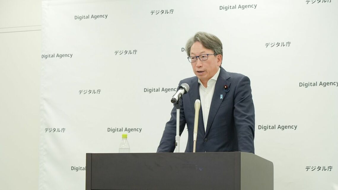 6月6日、会見をする平将明大臣（写真：デジタル庁）