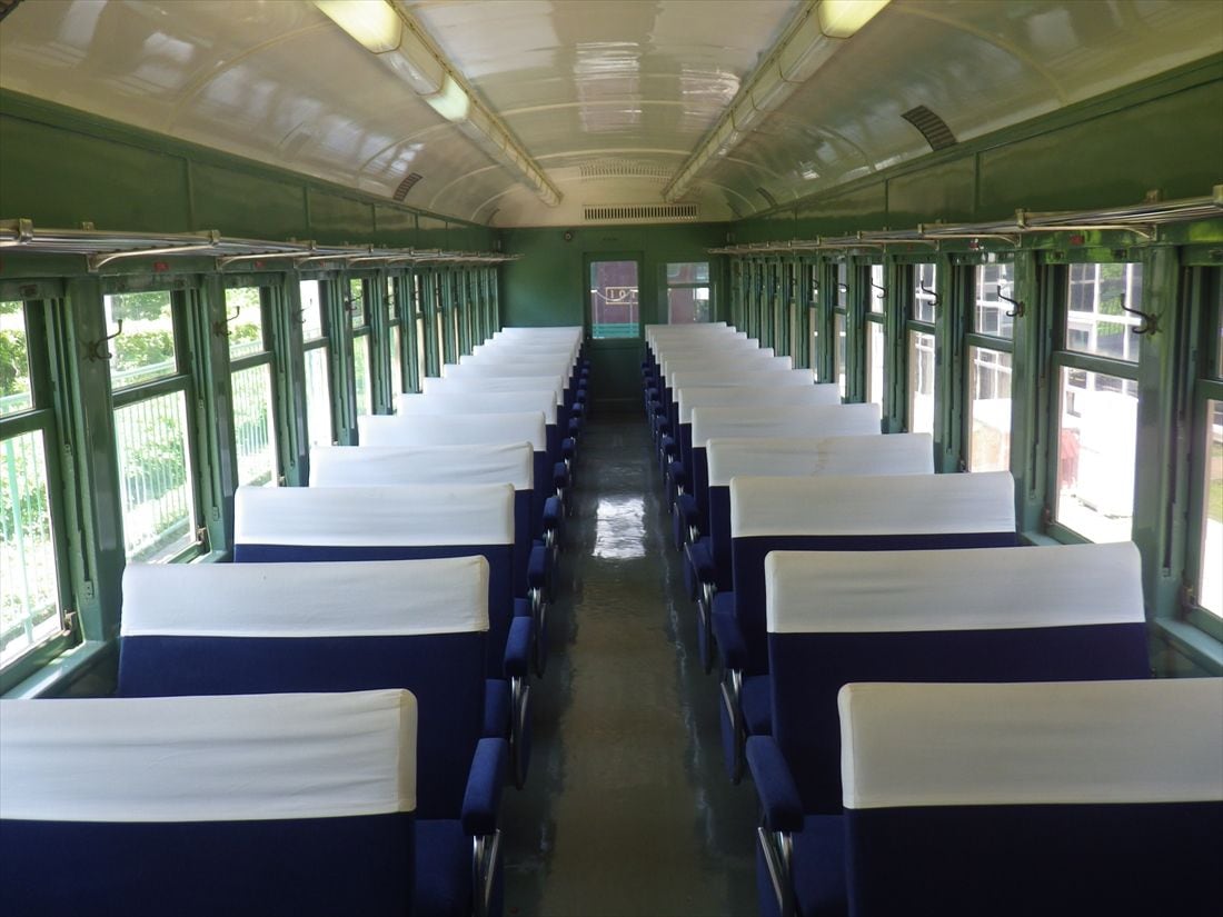 5700系の車内（写真：東武博物館蔵）