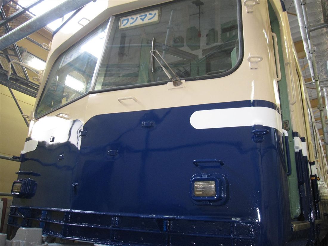 塗装は原色に近い色に復元している（写真：福井鉄道）