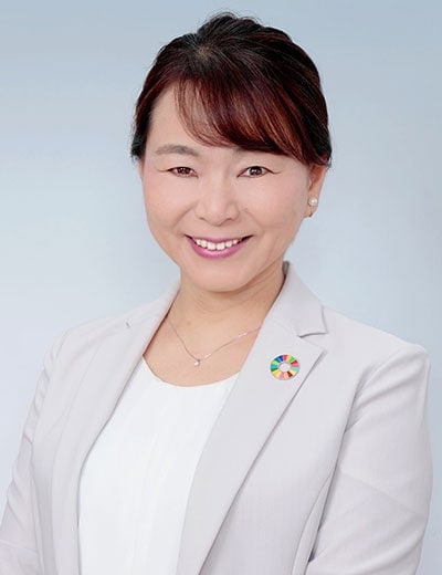 中島晴美（なかじま・はるみ）埼玉県上尾市立平方北小学校 校長2020年より現職。同県北足立北部地区道徳教育研究会会長、同県教育課程実践事例集編成委員外国語部長、同県社会教育委員および同県生涯学習審議委員、同県公立小・中学校女性校長会幹事、日本の教育とウェルビーイングの未来を考えるシンポジウム実行委員。日本ウェルビーイング学会所属。Happiness Study Academy在学。ウェルビーイング、道徳科、外国語科を研究し続けている。著書『ウェルビーイングな学校をつくる――子どもが毎日行きたい、先生が働きたいと思える学校へ』（教育開発研究所）、共著に『99％の小学生は気づいていない!? ウェルビーイングの魔法』（Z会）