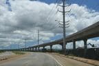 道路に沿って建設された線路
