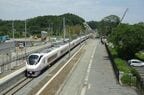 双葉駅に進入する特急「ひたち」