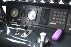運転台。2両編成になったことをしっかり認識している。