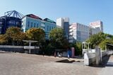 すきっぷ広場と「港北TOKYU S.C」（筆者撮影）