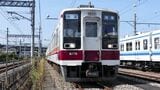 東武鉄道の6050型。いまはもう見ることがない「快速浅草行き」の表示（記者撮影）