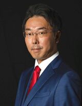 水野達朗（みずの・たつろう）大阪府教育委員会教育長1979年生まれ。公認心理師。一般社団法人家庭教育支援センターペアレンツキャンプ創設者。2015年7月より大東市教育委員、2020年5月に大東市教育長に就任し、2024年4月に44歳で大阪府教育委員会教育長に就任。中央教育審議会「幼児教育と小学校教育の架け橋特別委員会委員」、こども家庭審議会「幼児期までのこどもの育ち部会委員」、「こどもの居場所部会委員」など、国の有識委員を歴任。著書に『無理して学校へ行かなくていい、は本当か』『子どもには、どんどん失敗させなさい』『これで解決！母子登校』（PHP研究所）など