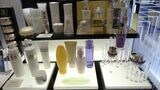 コーセーの高額化粧品「コスメデコルテ」は独自成分配合を強みにインバウンドブームを機に人気化した（編集部撮影）
