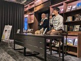 NON STYLE石田明さんとギャロップ林健さんの対談の様子（写真：マガジンハウス提供）