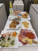 生ハムはもちろん、予想外にプリンが絶品すぎて2回おかわり（筆者撮影）