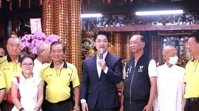 26年11月の台北市長選､現職の盤石支持に亀裂も､｢まるで宇宙人｣的な不思議な回答や長男の交換留学疑惑､DNA鑑定要求…