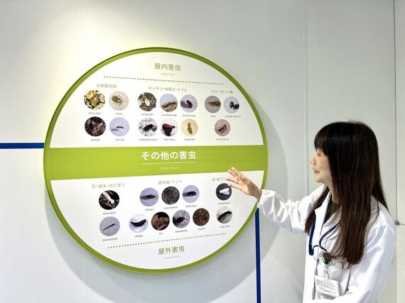 アース製薬生物研究棟の屋内展示