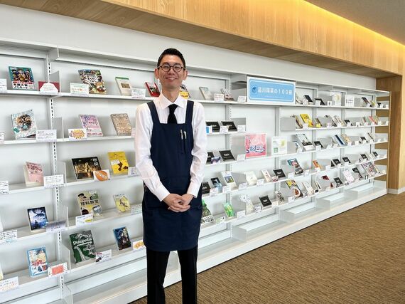 品川翔英中学・高等学校の学校司書の高田洋平さん