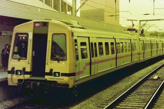 KCR メトロキャメル製電車