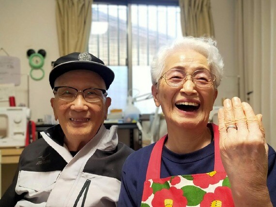 妻の陽子さんと