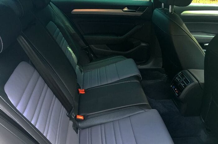 フォルクスワーゲン パサート 2.0TSI R-Line｜Volkswagen Passat 2.0TSI R-Line