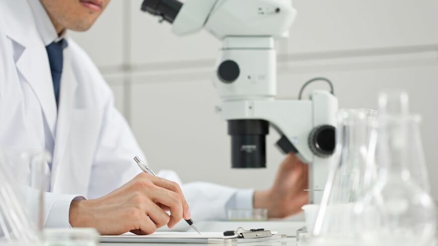 科学的な思考が欠かせない研究者の視点で、「ものごとを説明する」方法を考えていきます（写真：Mills／PIXTA）