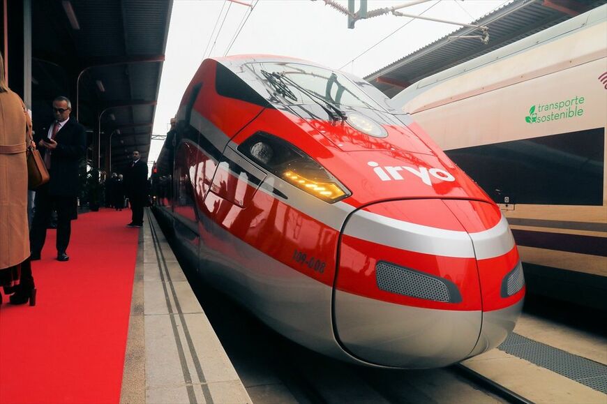 スペインに登場した新たな高速列車「iryo」（撮影：橋爪智之）