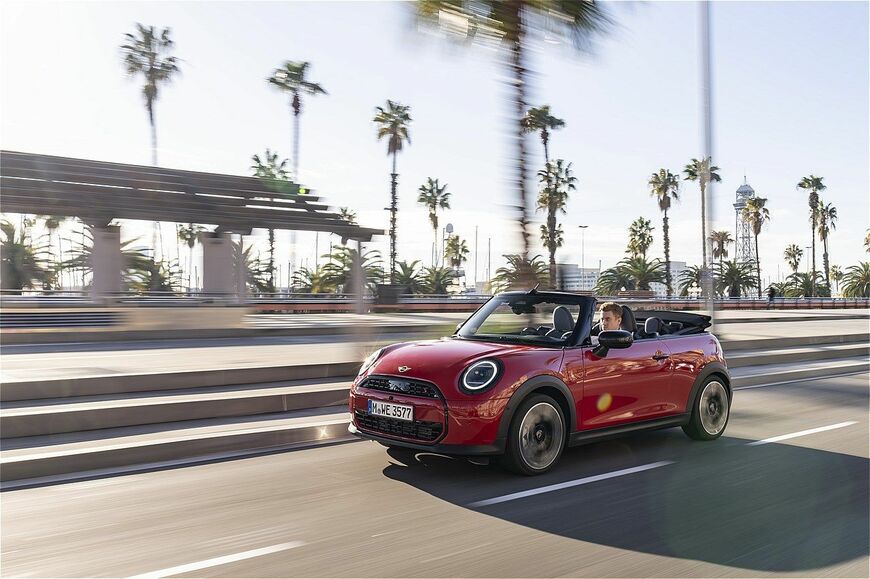 MINI（ミニ）の新型「ミニ・クーパー・コンバーチブルS」（写真：MINI）