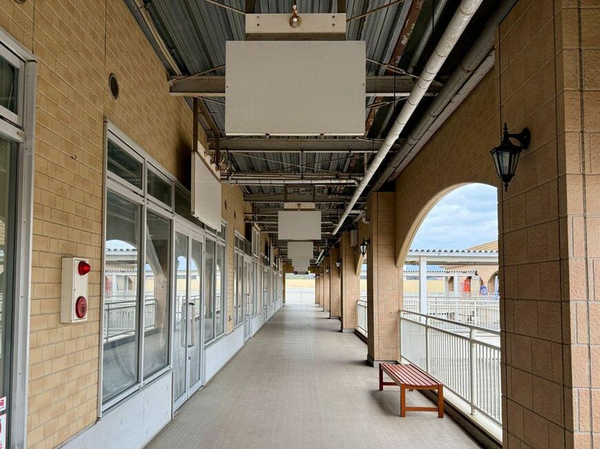 2階に空き区画が目立つ（筆者撮影）