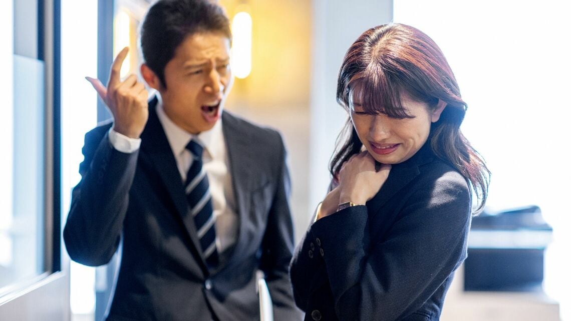 パワハラ上司と女性部下