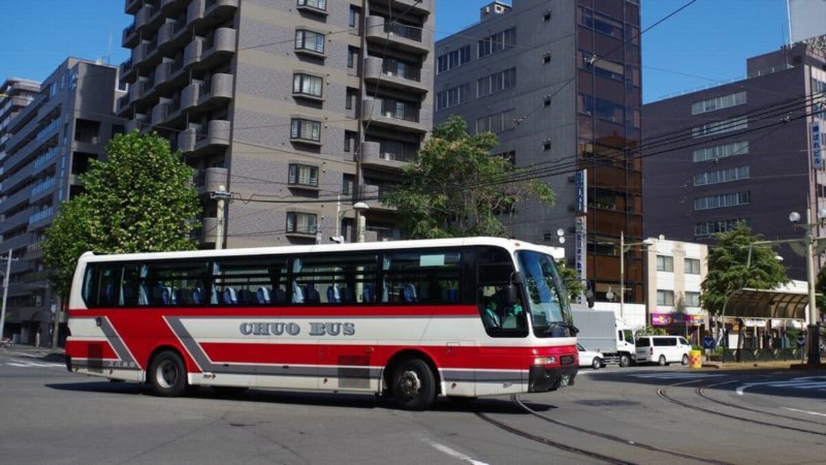 北海道｢JR特急vs高速バス｣の仁義なき戦い 自治体は｢鉄道一辺倒｣では