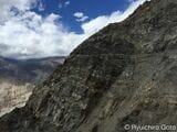 転落すると命を落とすヒマラヤ山脈の一本道（写真：筆者撮影）