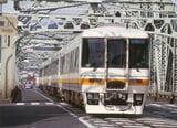 JR高山本線直通の気動車特急「北アルプス」も犬山橋を走った（撮影：南正時）