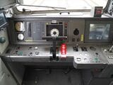 運転台は副都心線乗り入れ対応工事の際にワンハンドルマスコンに変わった（記者撮影）