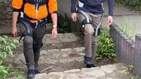 電動アシスト自転車のように足が前へ出る､14万円のAI外骨格を高尾山で試してわかった実力と課題