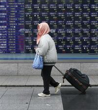 午前の日経平均は小幅続落 一時プラス転換も買い続かず