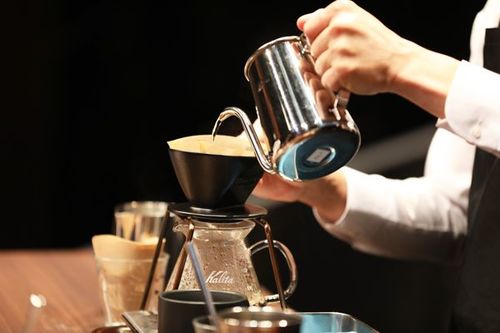 1強スタバが コーヒー職人育成 を急ぐ理由 外食 東洋経済オンライン 経済ニュースの新基準