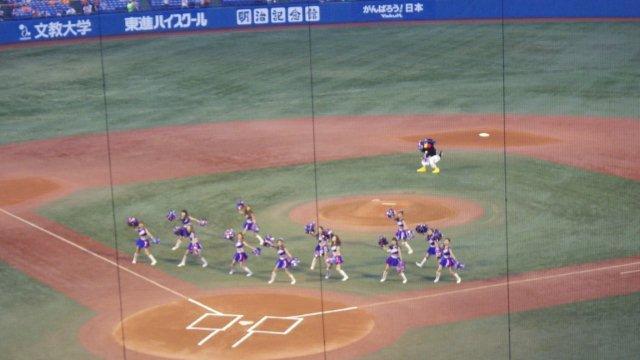 ゲーム開始前のチアパフォーマンス