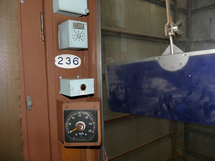 修復作業に入る前のデハ230形