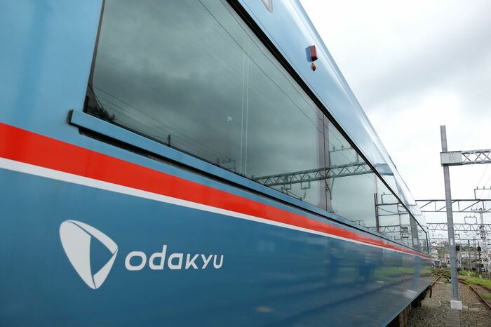 伝統色のバーミリオン・オレンジのライン