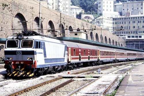 イタリアの電気機関車牽引のインターシティ（1992年 筆者撮影）