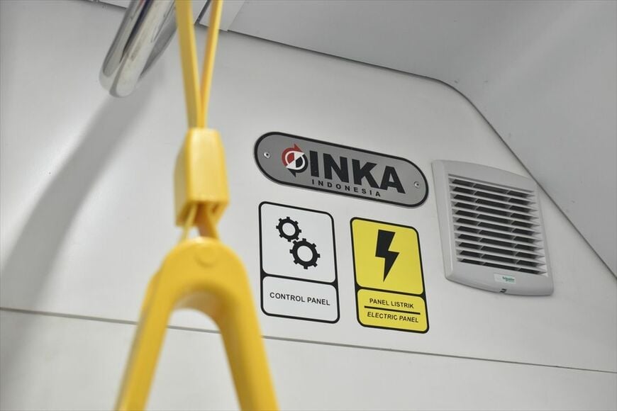 INKA製であることを示す製造銘板（筆者撮影）