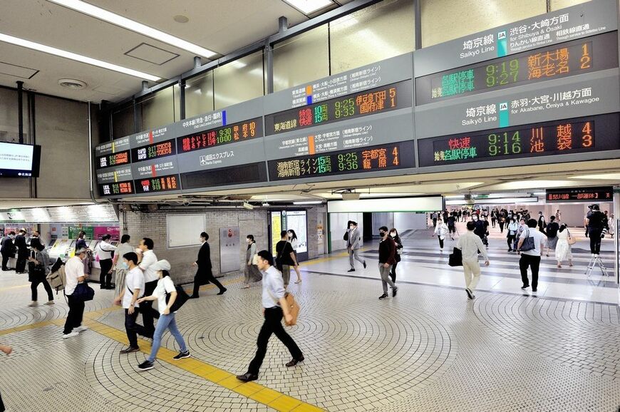 東西自由通路開通直後の新宿駅西口側。かつてはこの付近に改札があった＝2020年7月（撮影：梅谷秀司）